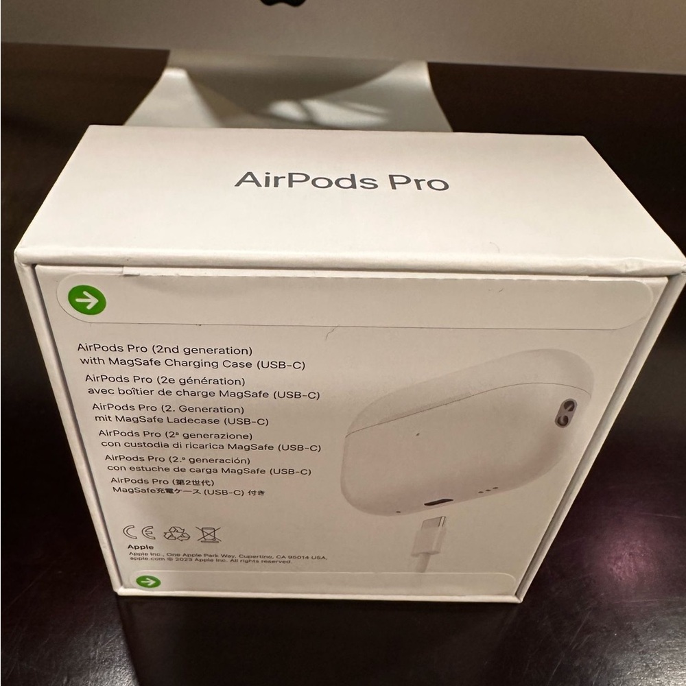 BRAND NEW APPLE AIRPODS (2nd Generation)